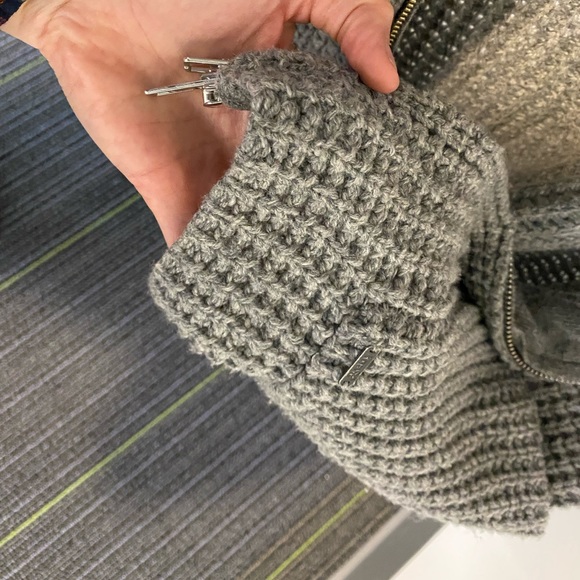 TNA long grey wool zip-up sweater with pockets. - Picture 6 of 6